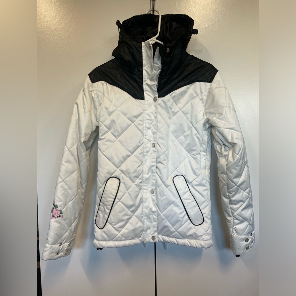 New Ride snowboards cell five ski jacket. Great style - tattoo type embroidery.
